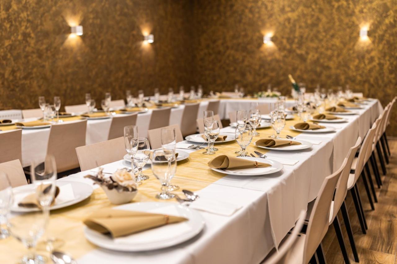 Hotel Jordánek Opočno Kültér fotó