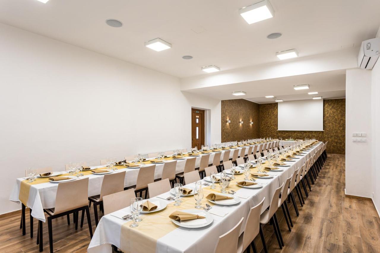 Hotel Jordánek Opočno Kültér fotó