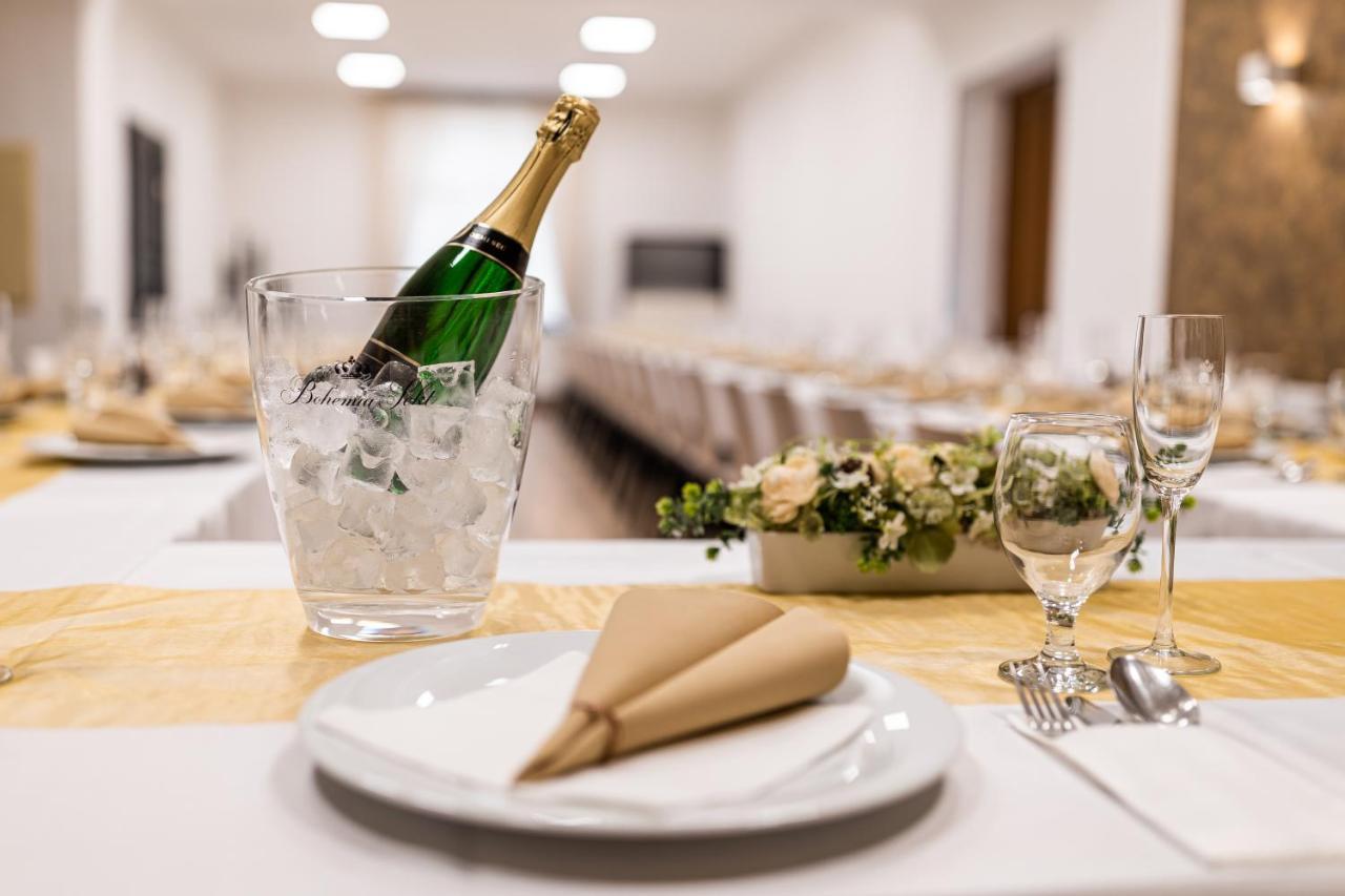 Hotel Jordánek Opočno Kültér fotó