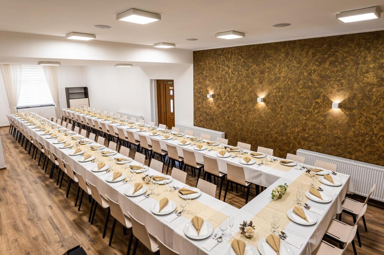 Hotel Jordánek Opočno Kültér fotó