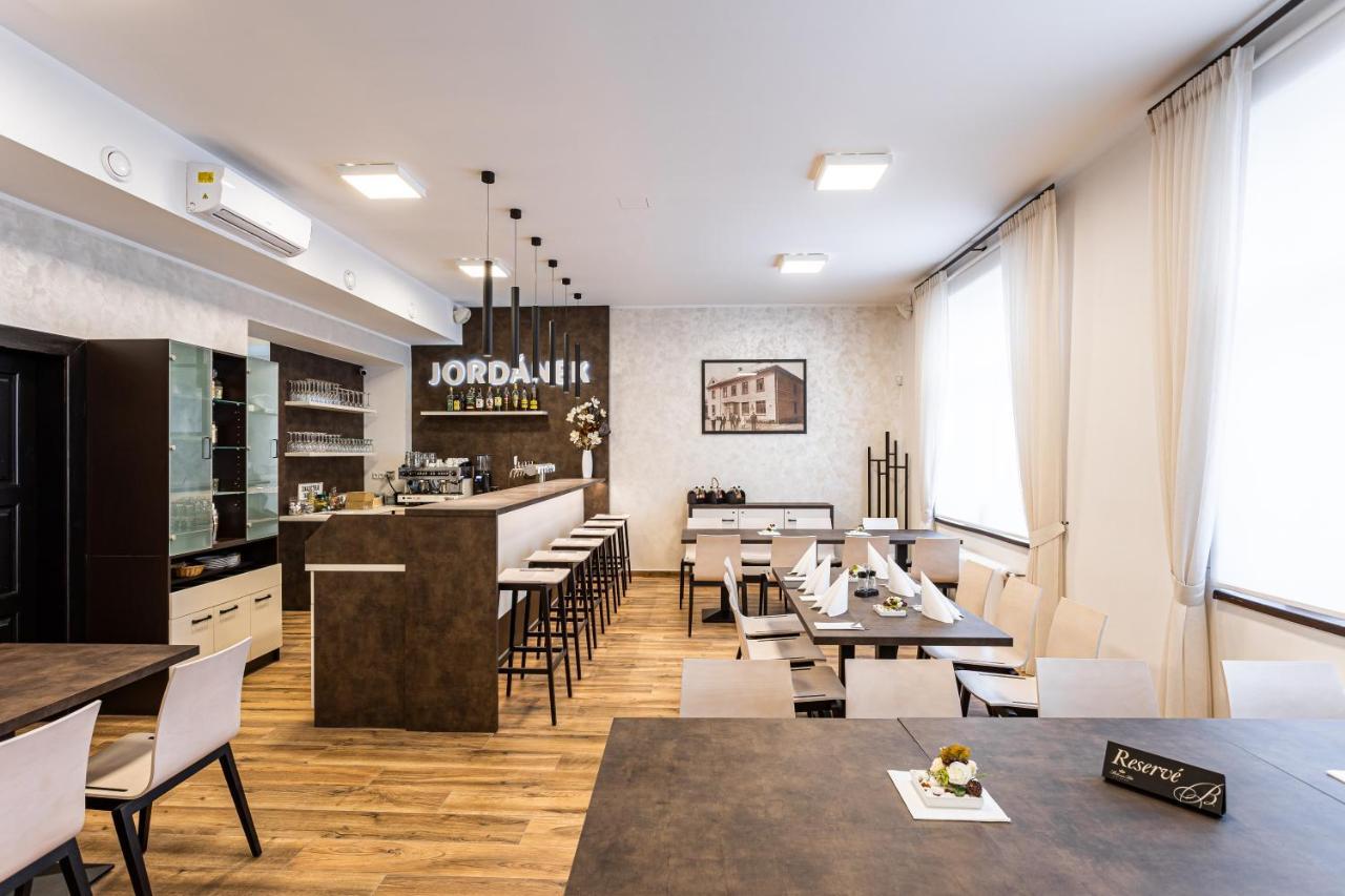 Hotel Jordánek Opočno Kültér fotó