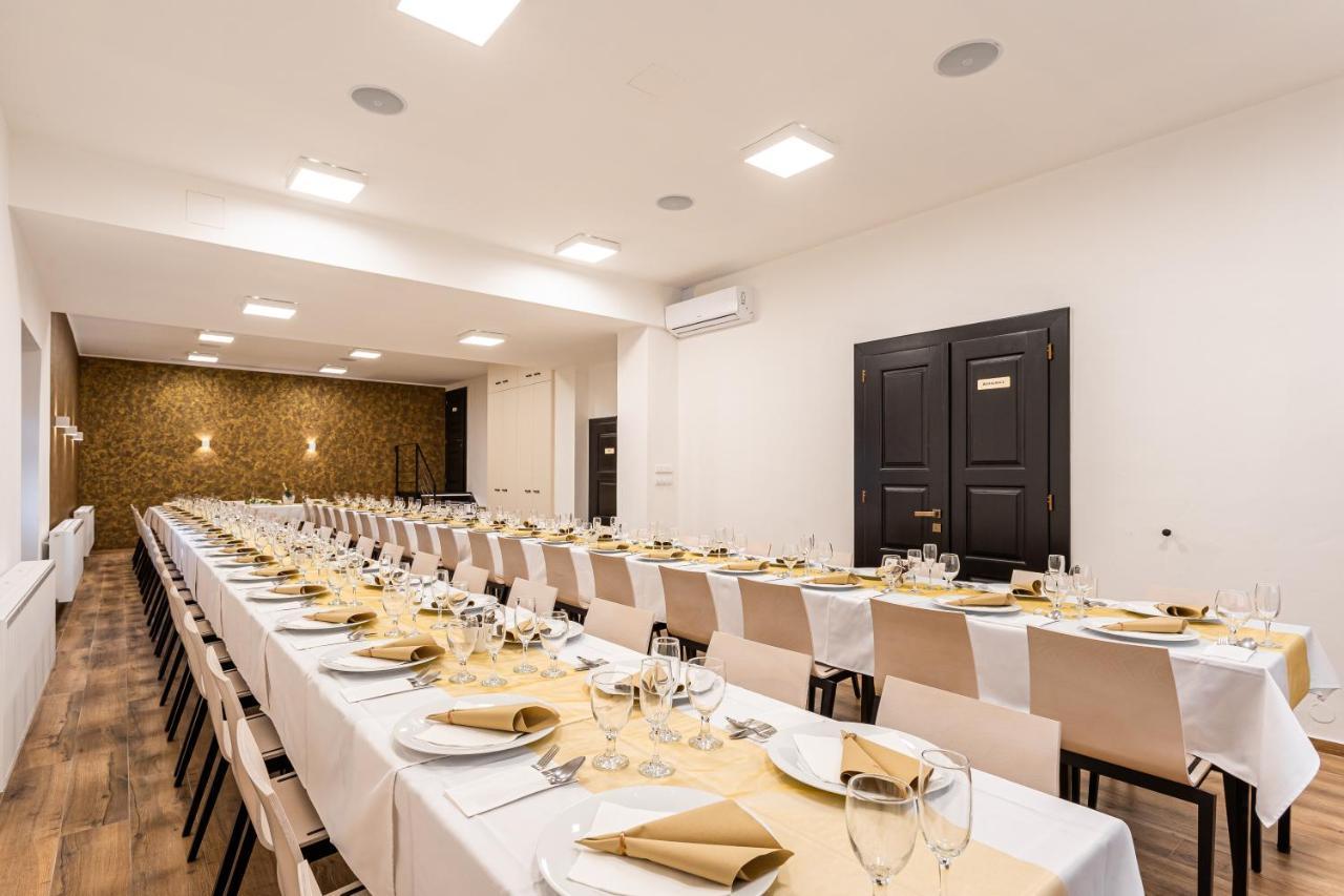 Hotel Jordánek Opočno Kültér fotó