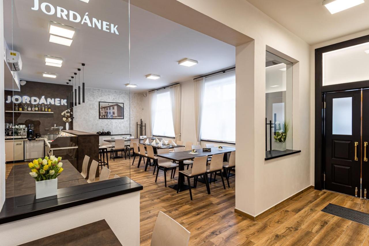 Hotel Jordánek Opočno Kültér fotó