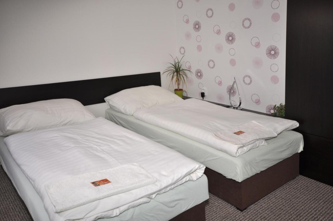 Hotel Jordánek Opočno Kültér fotó