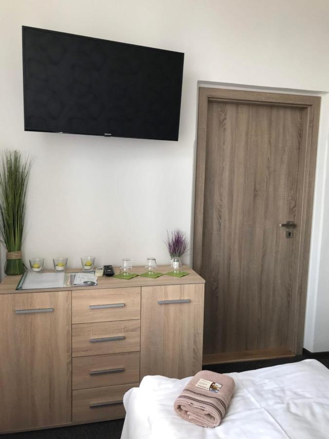 Hotel Jordánek Opočno Kültér fotó