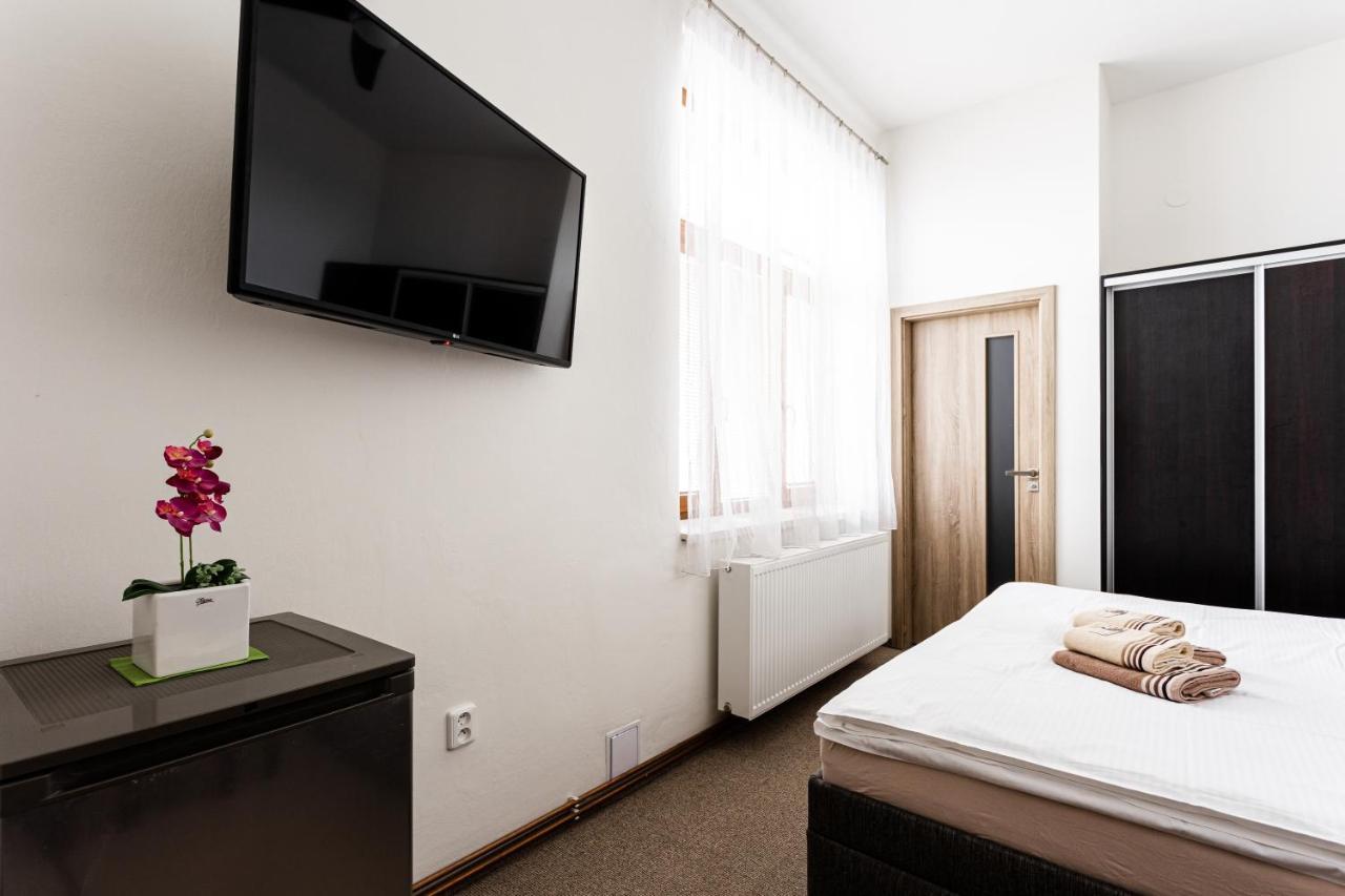 Hotel Jordánek Opočno Kültér fotó
