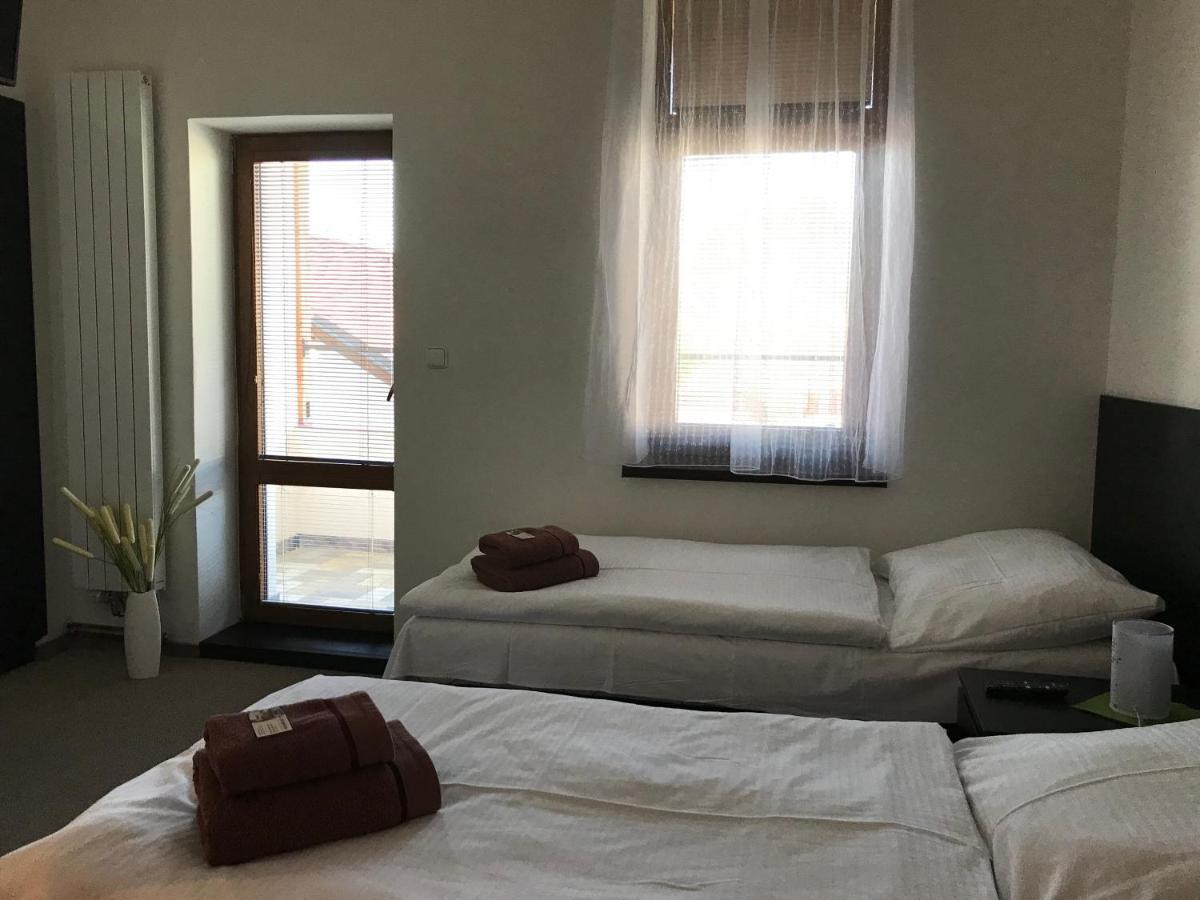 Hotel Jordánek Opočno Kültér fotó