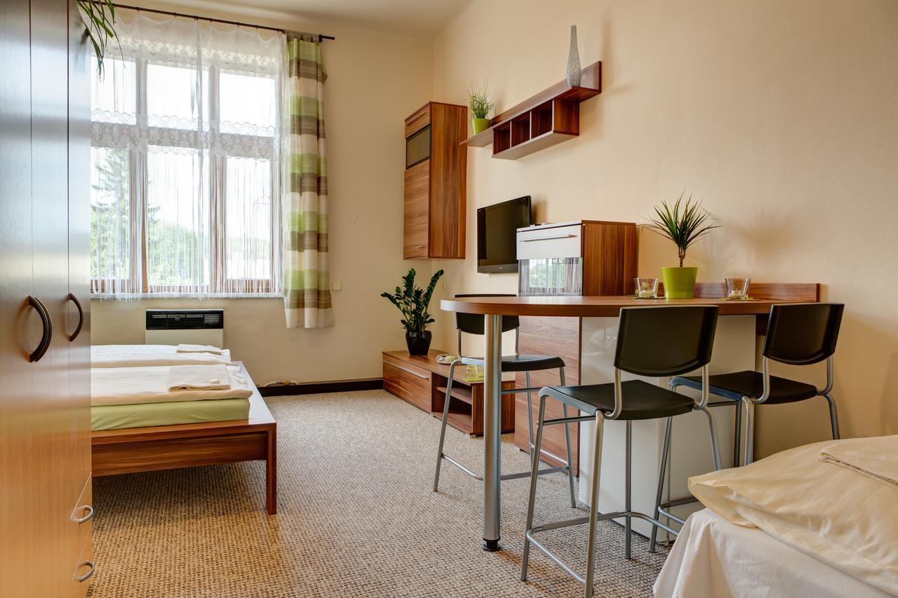 Hotel Jordánek Opočno Kültér fotó