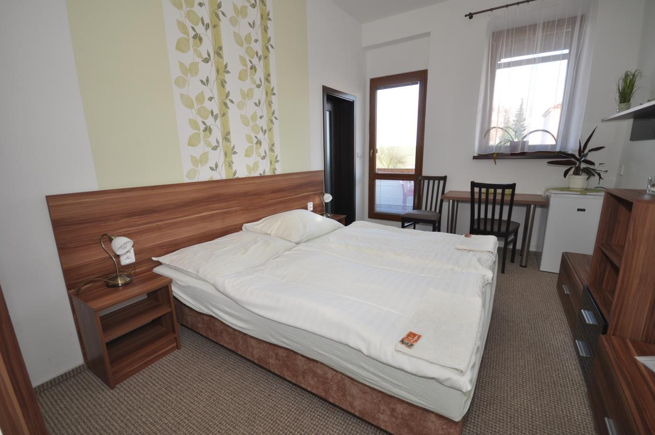 Hotel Jordánek Opočno Kültér fotó