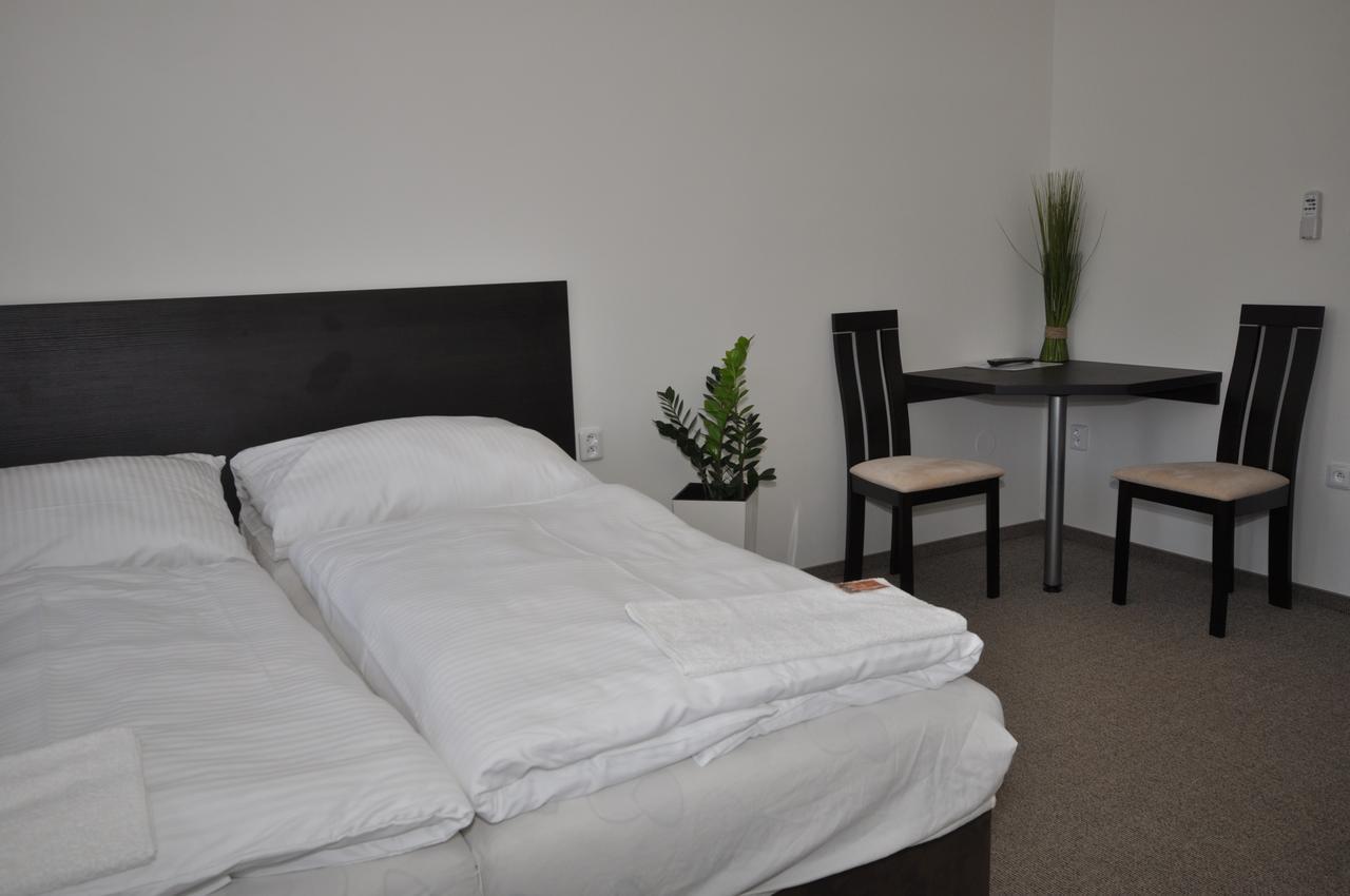 Hotel Jordánek Opočno Kültér fotó