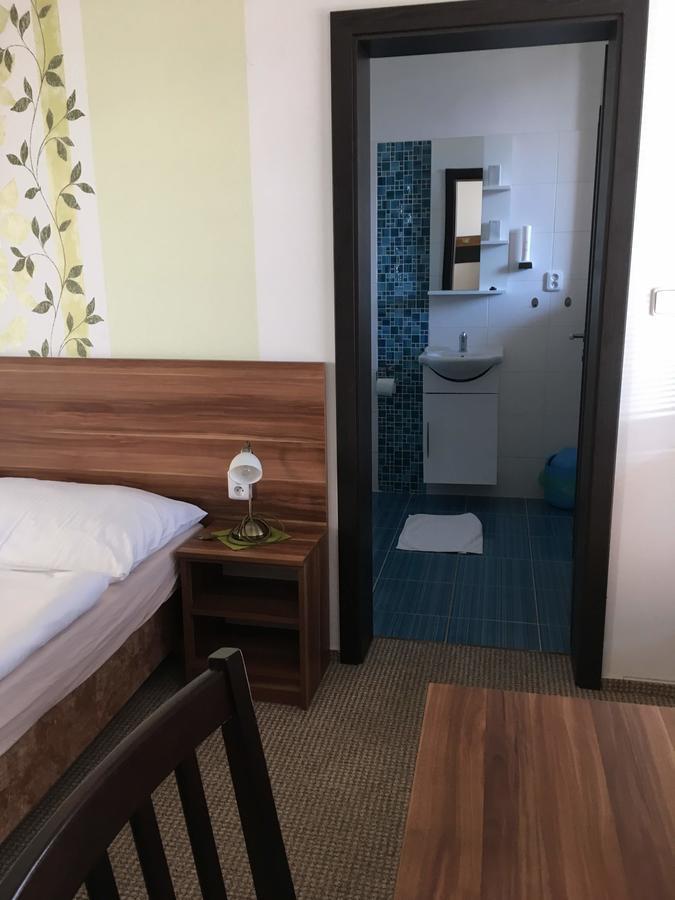 Hotel Jordánek Opočno Kültér fotó