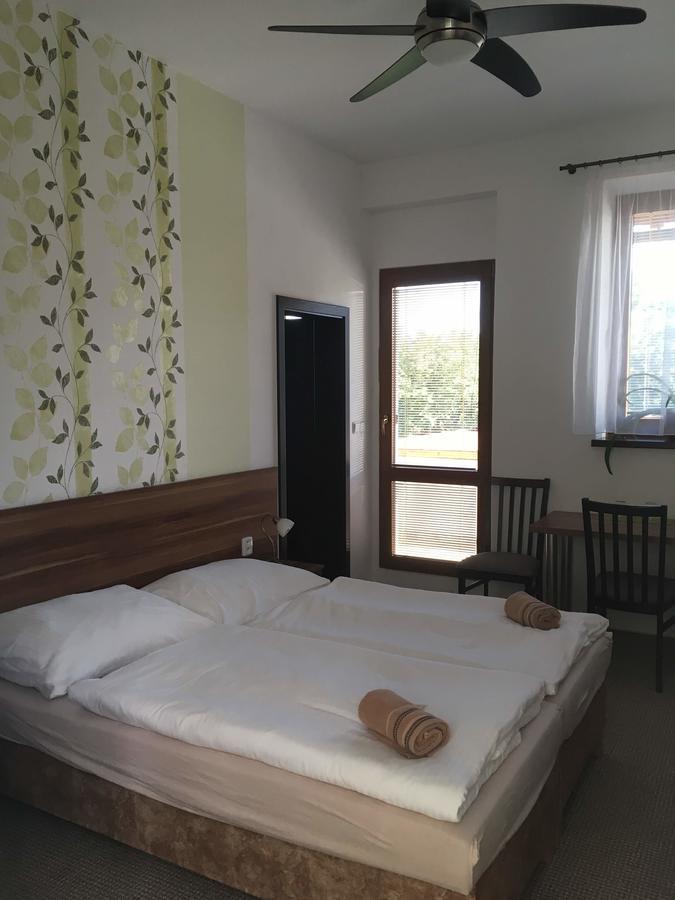 Hotel Jordánek Opočno Kültér fotó