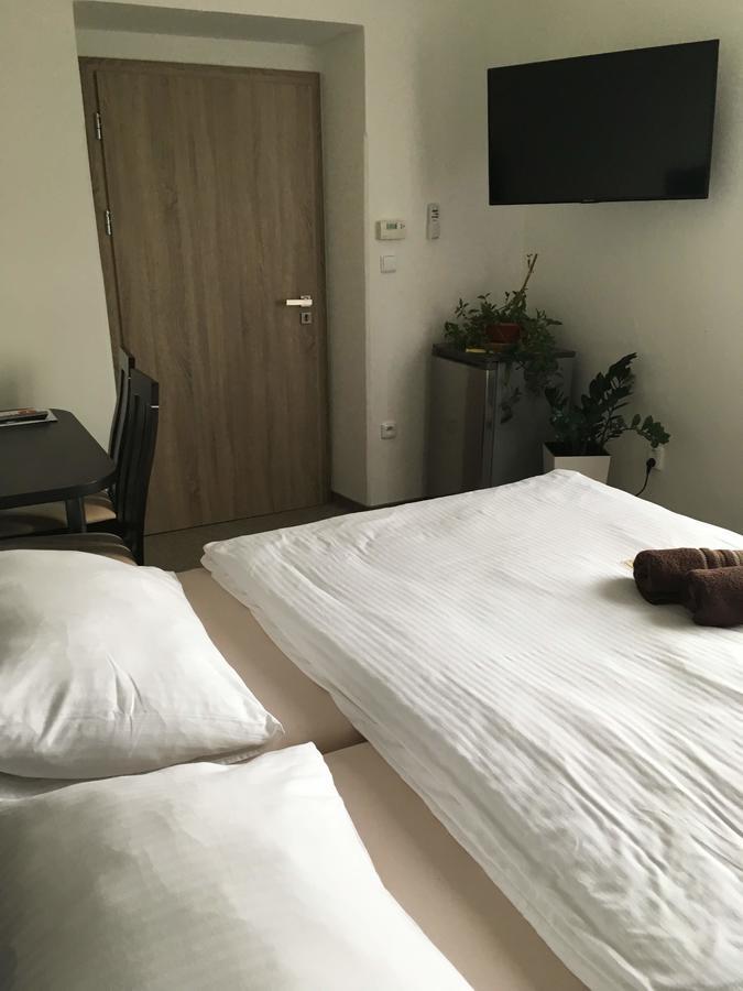 Hotel Jordánek Opočno Kültér fotó