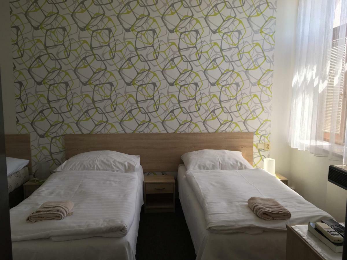 Hotel Jordánek Opočno Kültér fotó