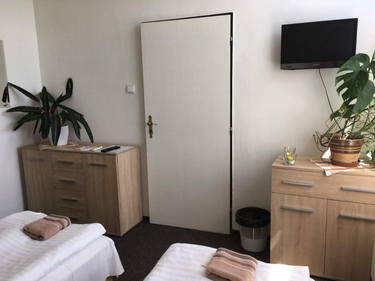 Hotel Jordánek Opočno Kültér fotó